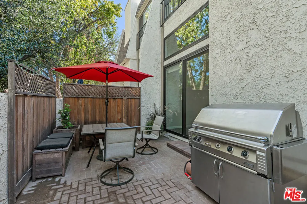 6225 Shoup Avenue #109 Woodland Hills, CA 91367