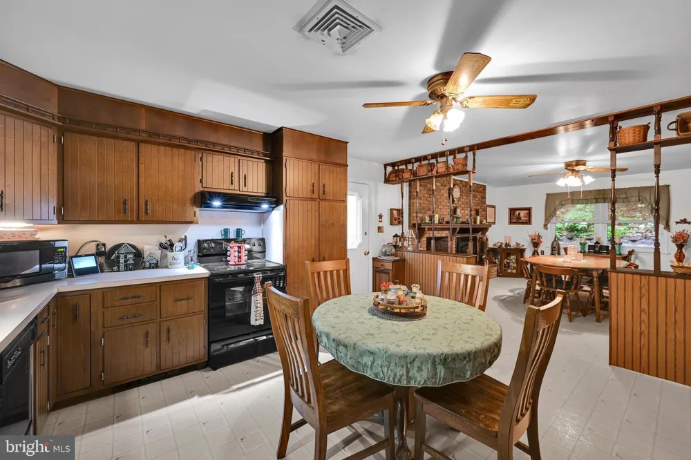 404 HILL CIRCLE Reading, PA 19607