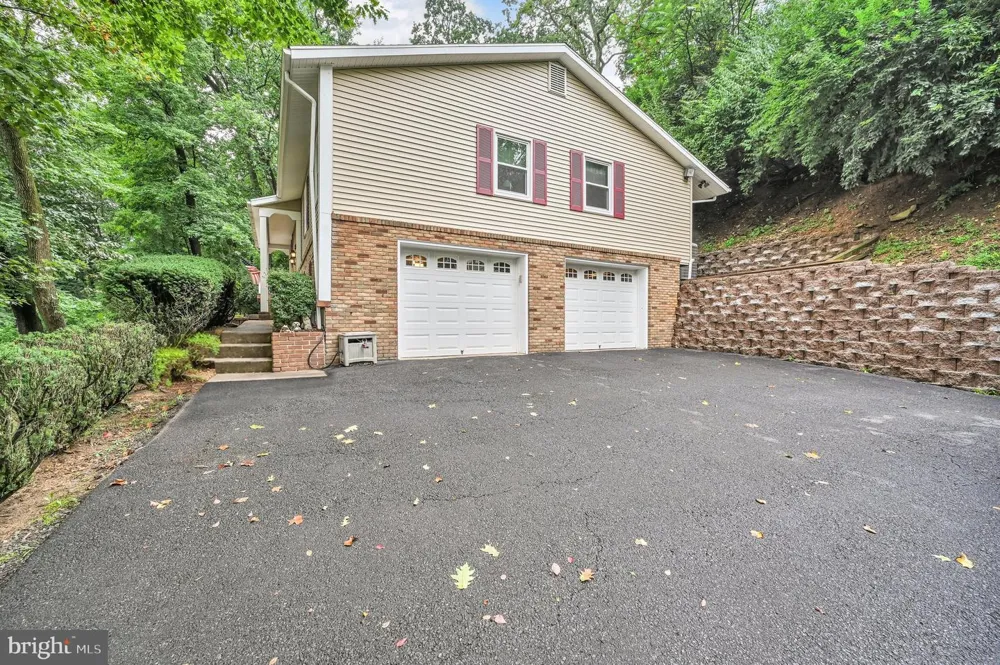 404 HILL CIRCLE Reading, PA 19607