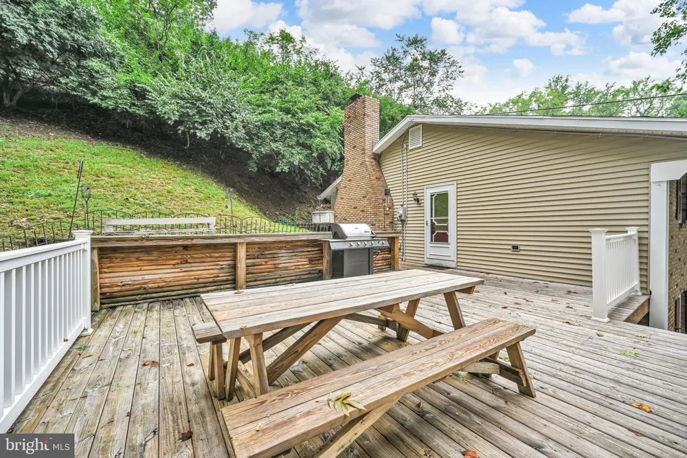 404 HILL CIRCLE Reading, PA 19607