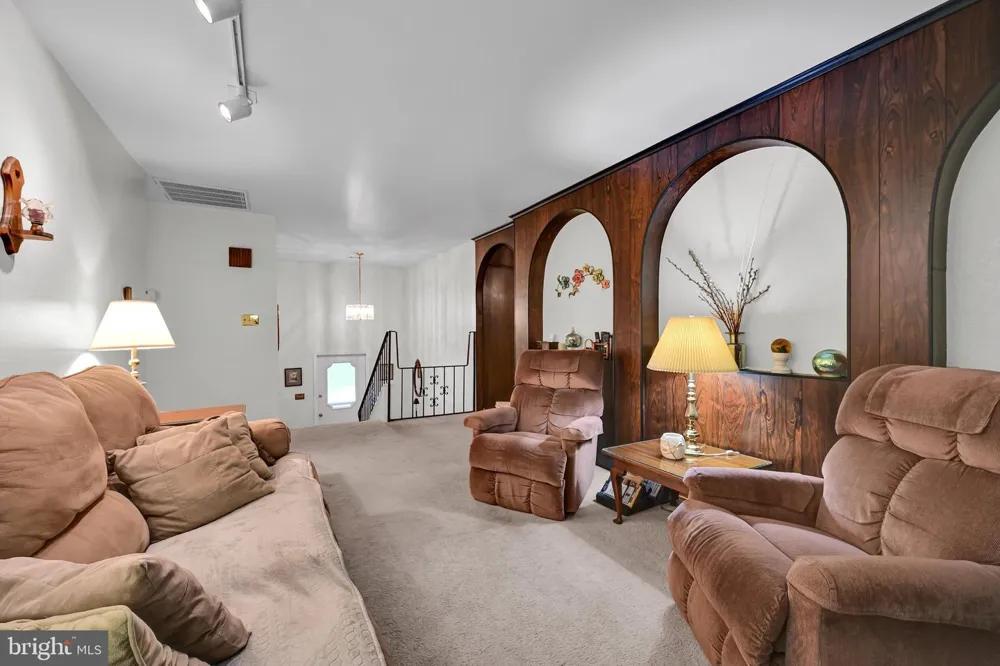 404 HILL CIRCLE Reading, PA 19607