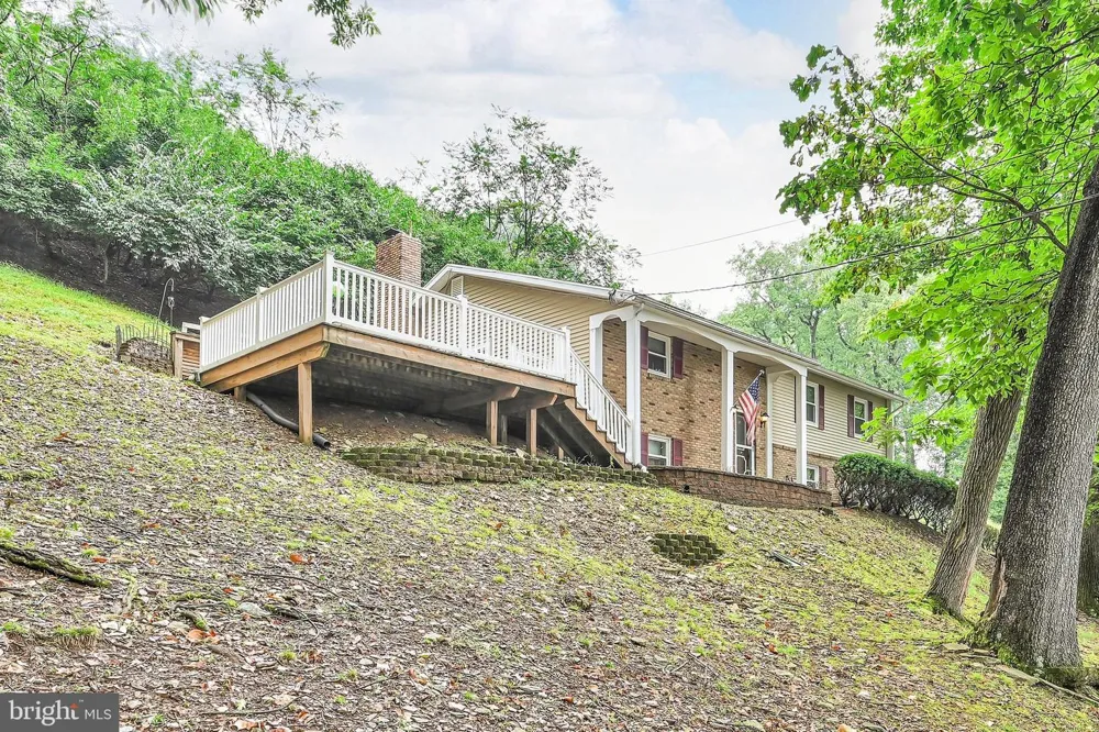 404 HILL CIRCLE Reading, PA 19607