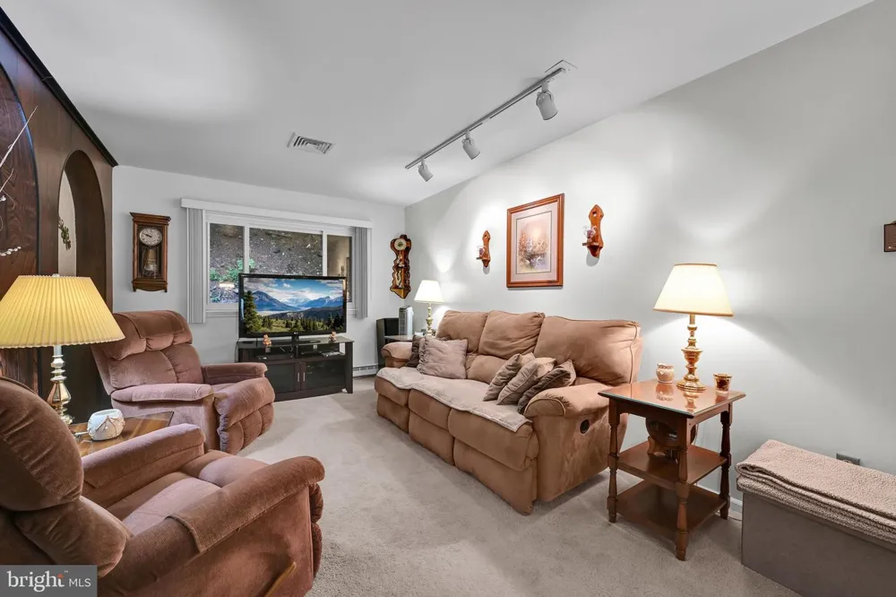 404 HILL CIRCLE Reading, PA 19607
