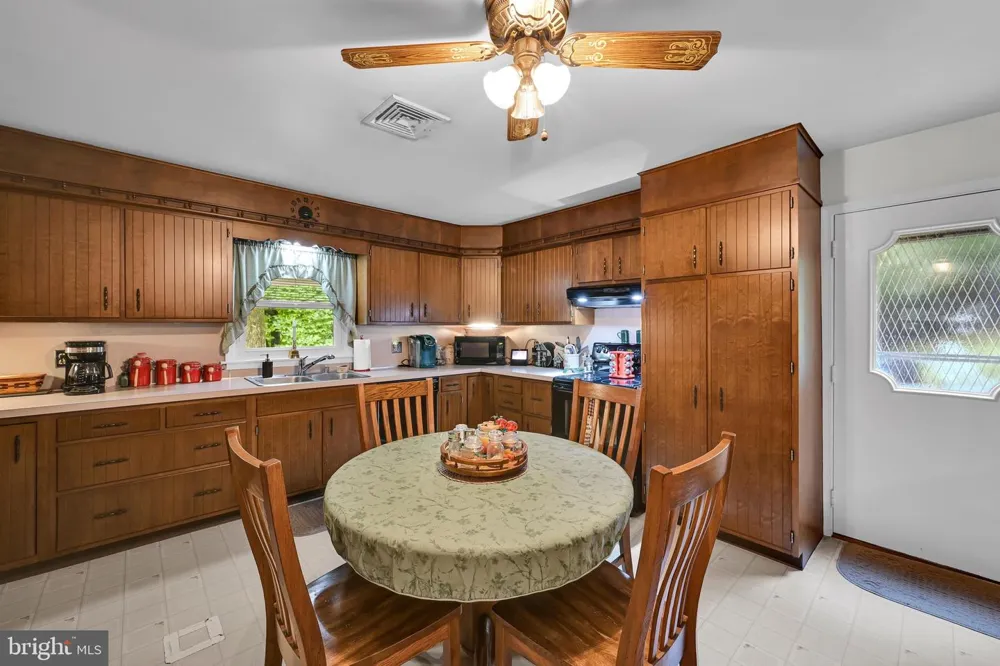 404 HILL CIRCLE Reading, PA 19607