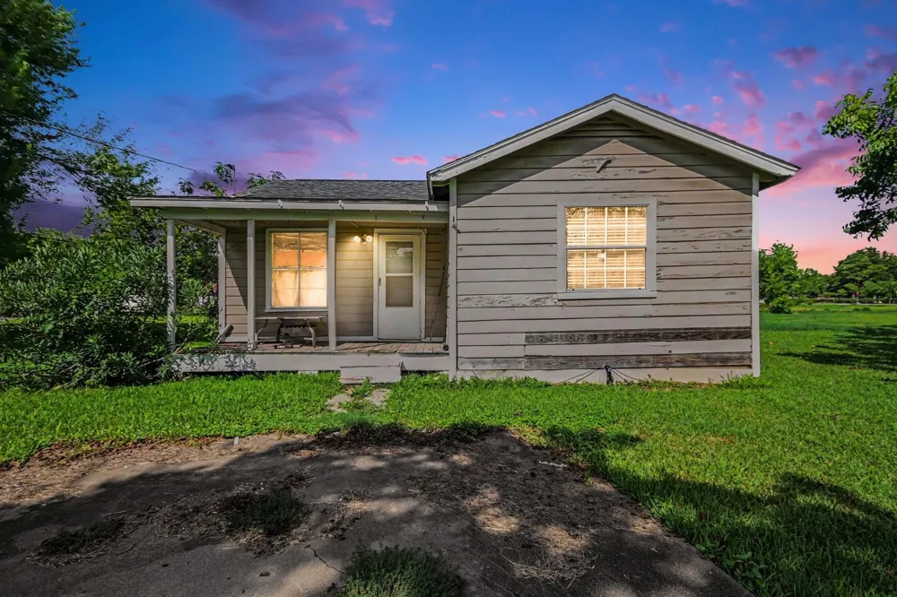 1724 Avenue S Freeport, TX 77541