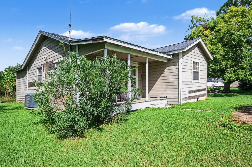 1724 Avenue S Freeport, TX 77541