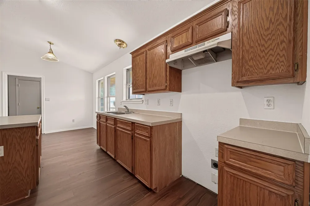831 Easy St La Porte, TX 77571