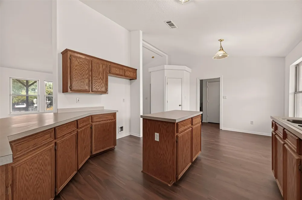 831 Easy St La Porte, TX 77571