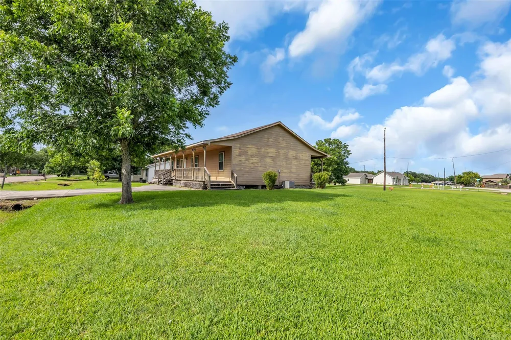 831 Easy St La Porte, TX 77571