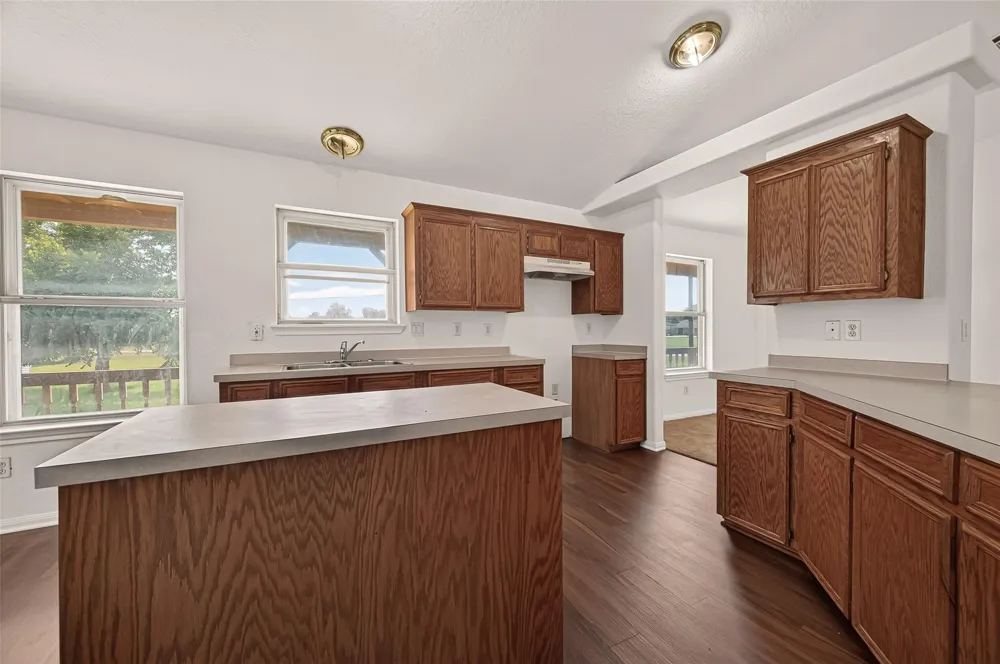 831 Easy St La Porte, TX 77571