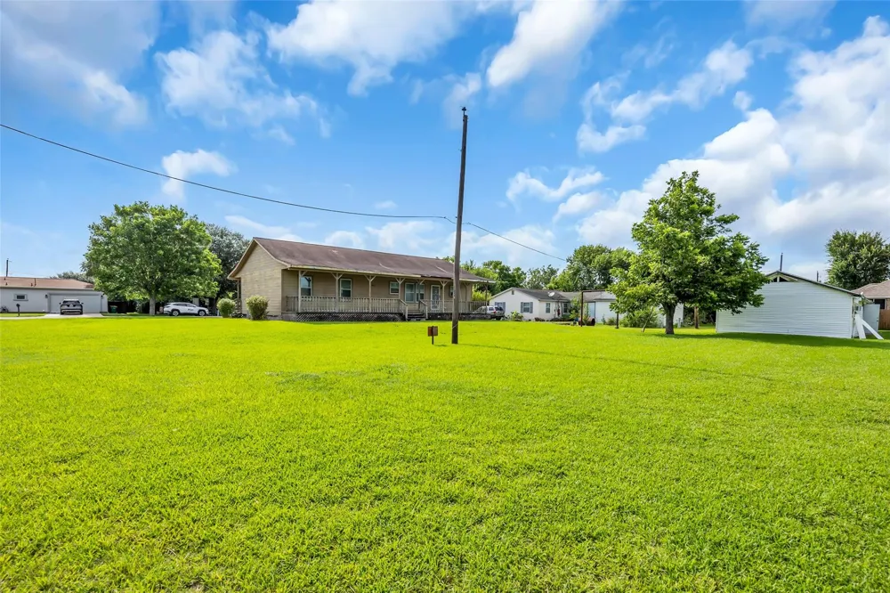 831 Easy St La Porte, TX 77571