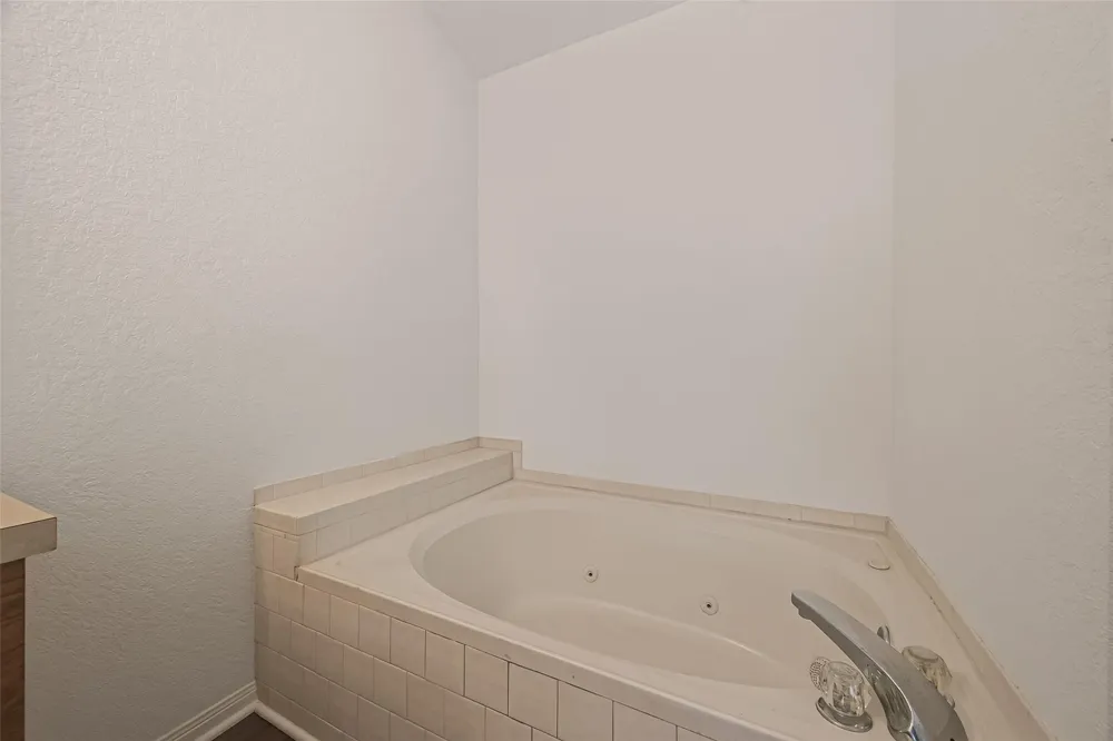 831 Easy St La Porte, TX 77571