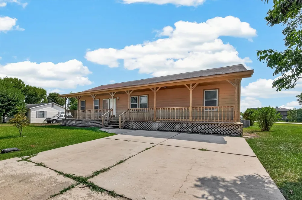 831 Easy St La Porte, TX 77571