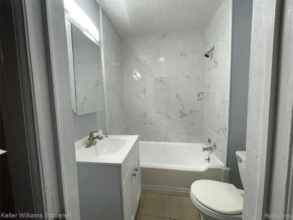 18722 BRADY Redford Charter Township, MI 48240