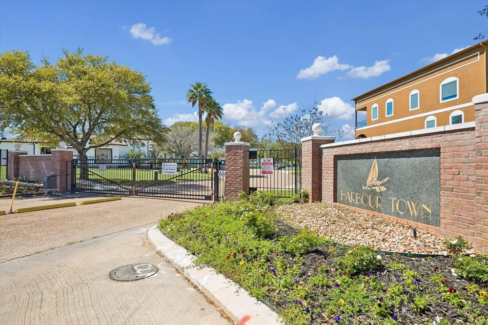 14527 Clipper Circle Drive Willis, TX 77318