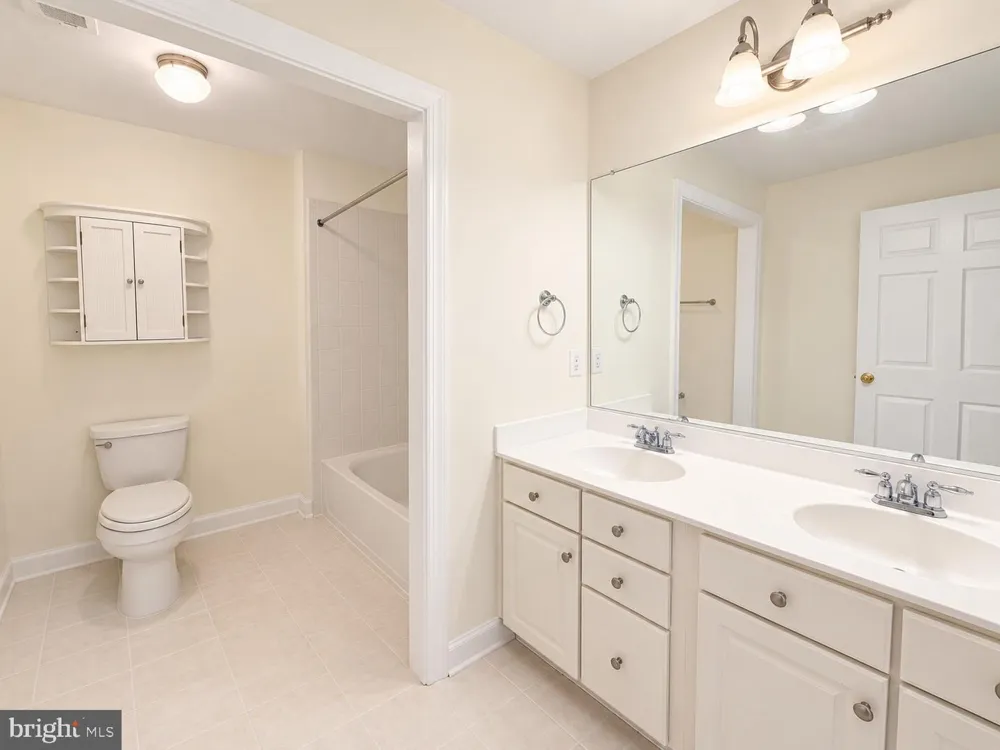 47636 MID SURREY SQUARE Sterling, VA 20165