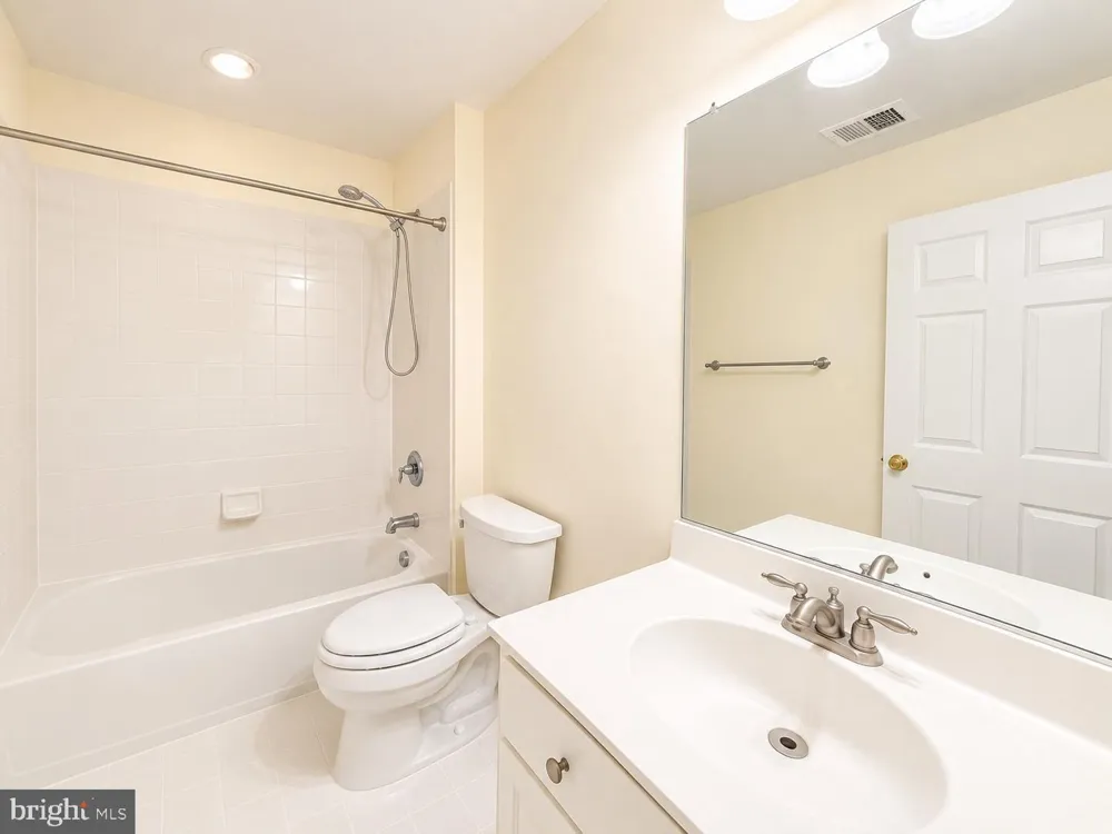 47636 MID SURREY SQUARE Sterling, VA 20165