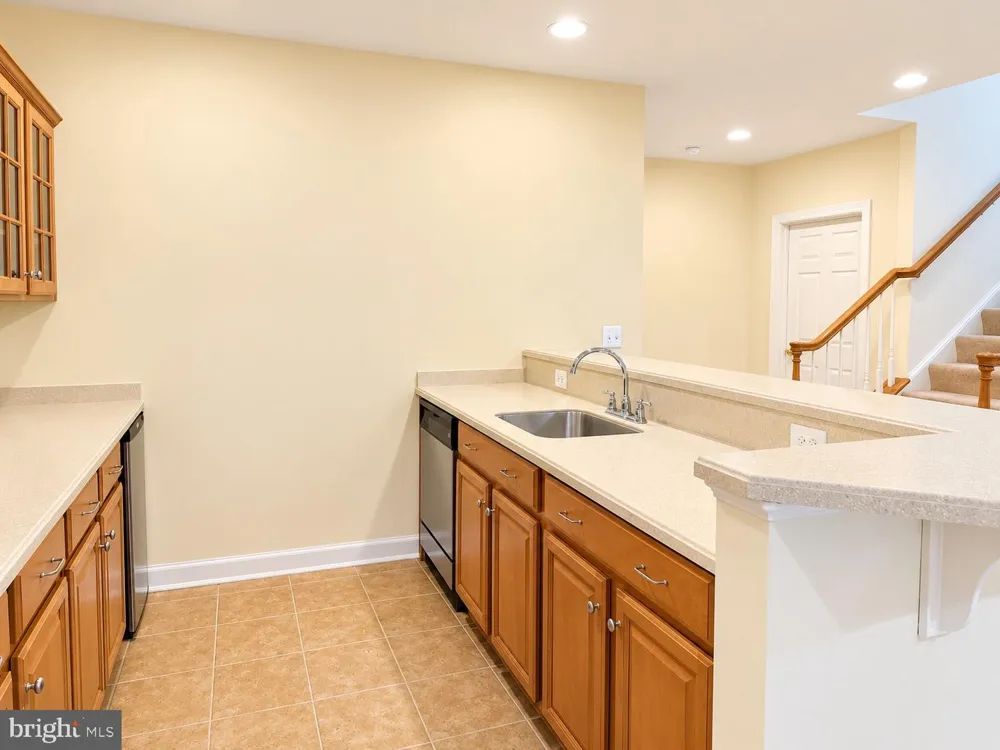 47636 MID SURREY SQUARE Sterling, VA 20165