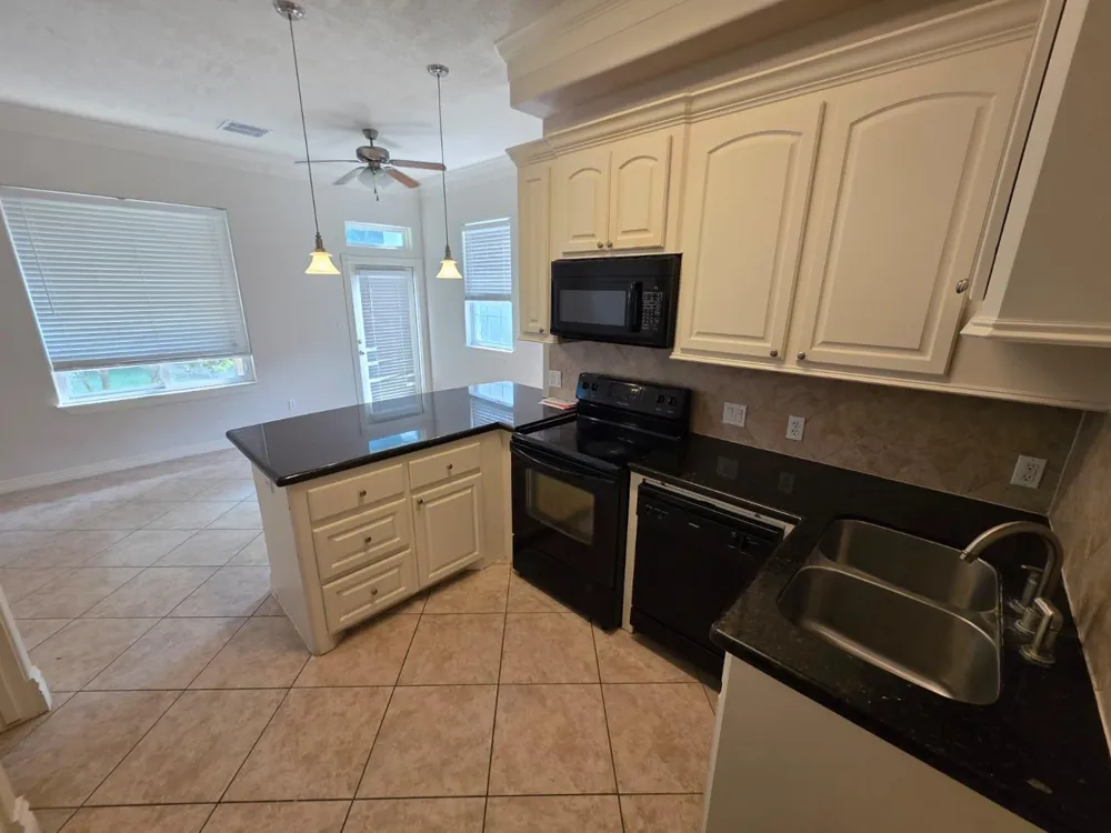 16020 Fountainview Drive #12 Montgomery, TX 77356