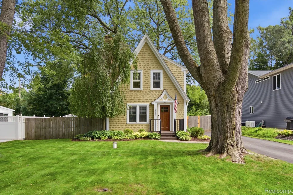 6564 Eastlawn Avenue Clarkston City, MI 48346