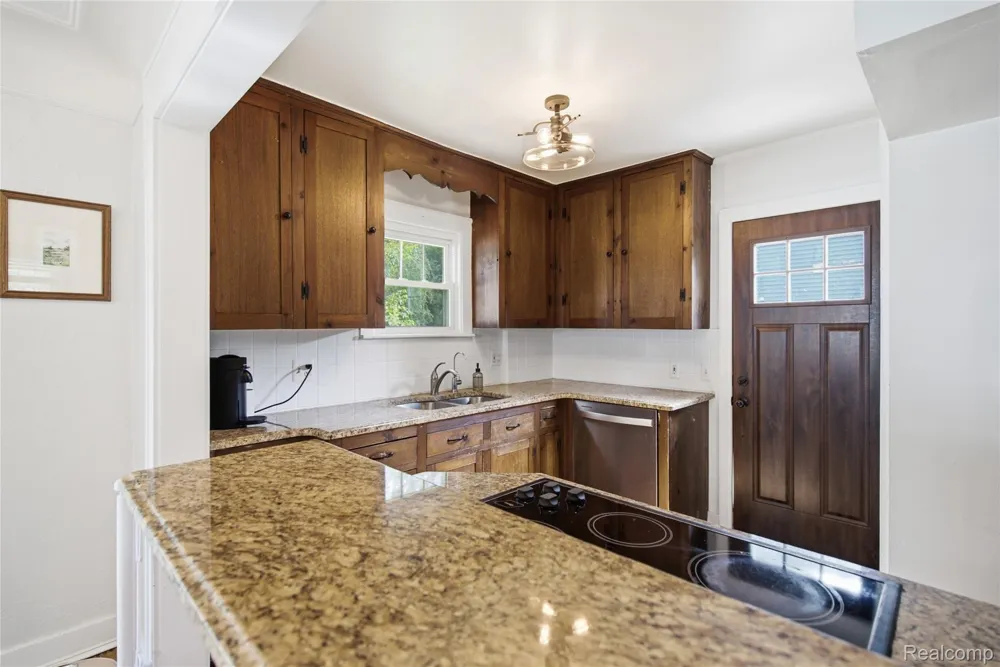 6564 Eastlawn Avenue Clarkston City, MI 48346