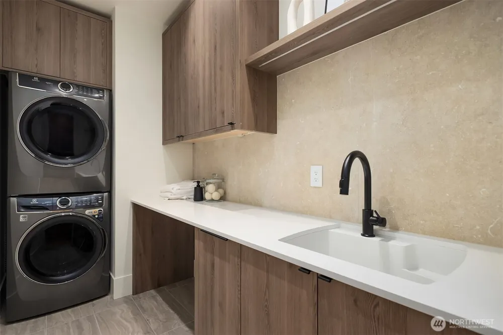 10232 NE 65th Street Kirkland, WA 98033
