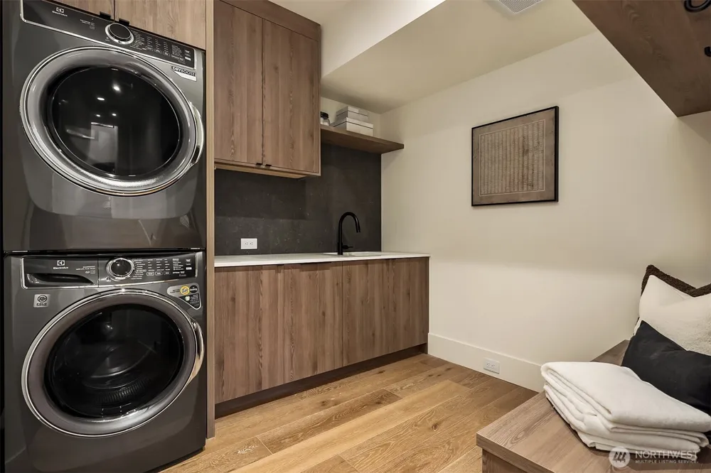 10232 NE 65th Street Kirkland, WA 98033