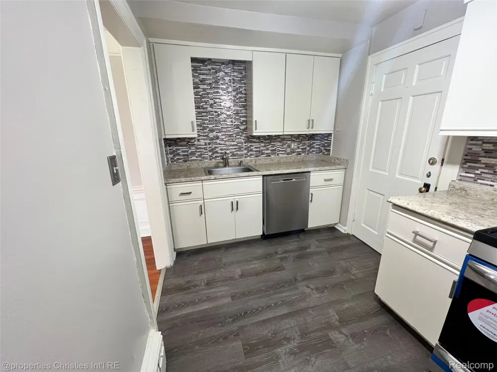 578 Neff Road Grosse Pointe City, MI 48230
