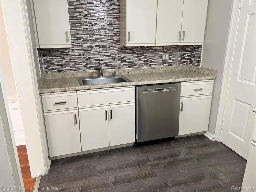 578 Neff Road Grosse Pointe City, MI 48230