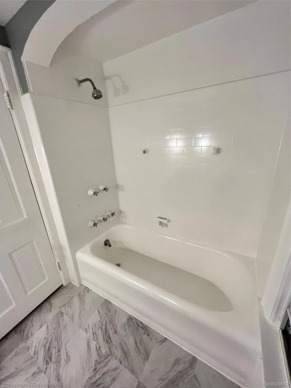 578 Neff Road Grosse Pointe City, MI 48230