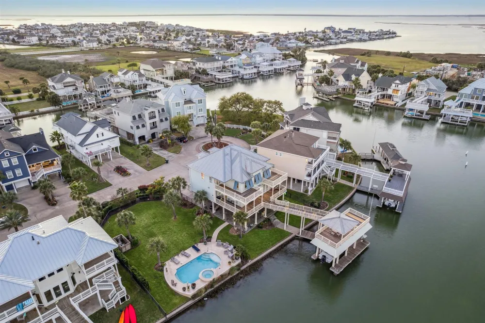 3315 Windlass Court Galveston, TX 77554