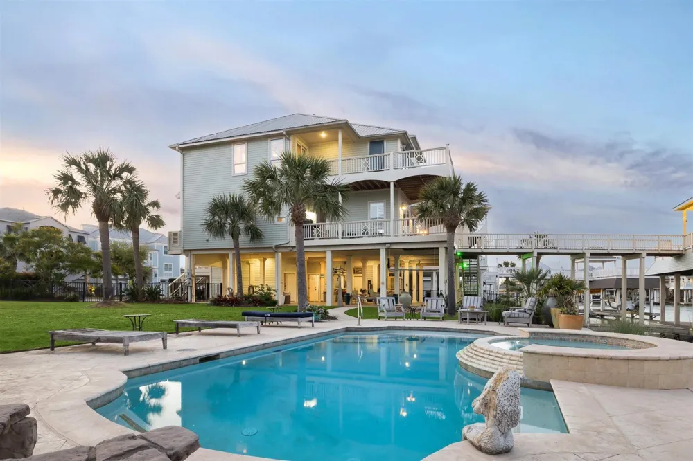 3315 Windlass Court Galveston, TX 77554