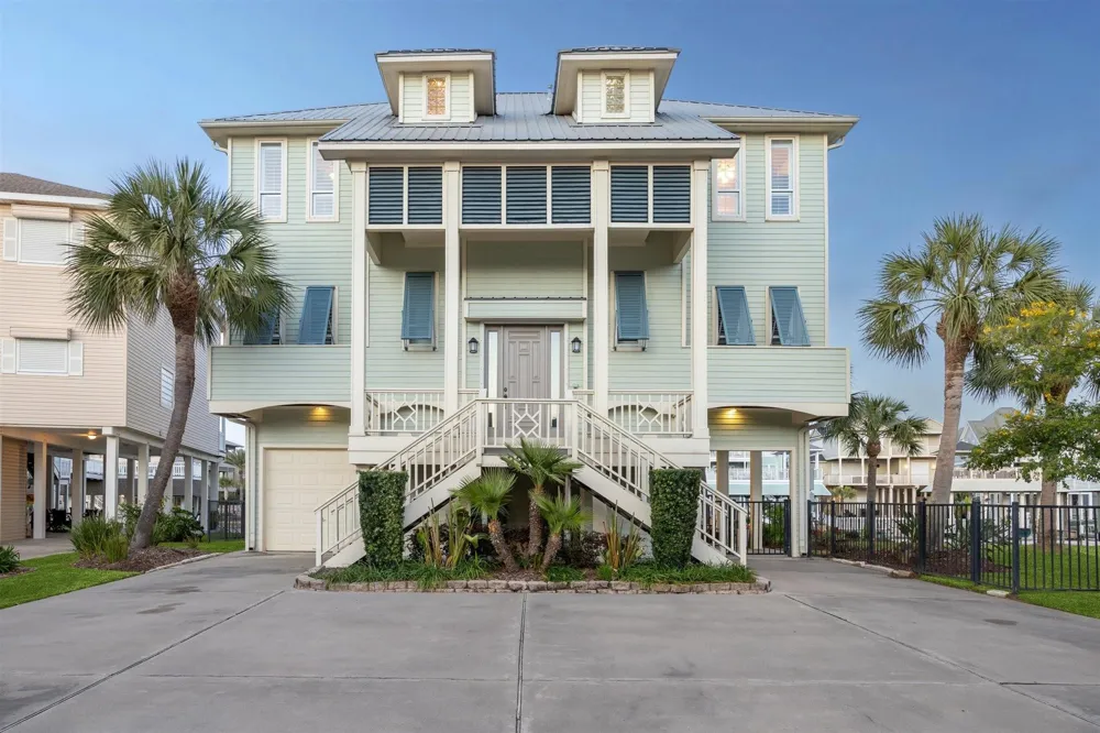 3315 Windlass Court Galveston, TX 77554