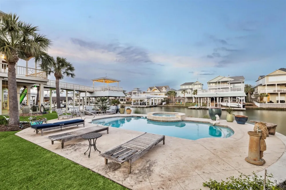 3315 Windlass Court Galveston, TX 77554