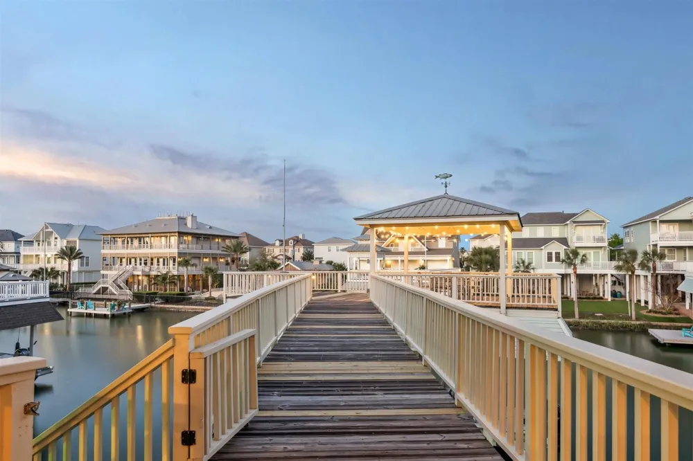 3315 Windlass Court Galveston, TX 77554