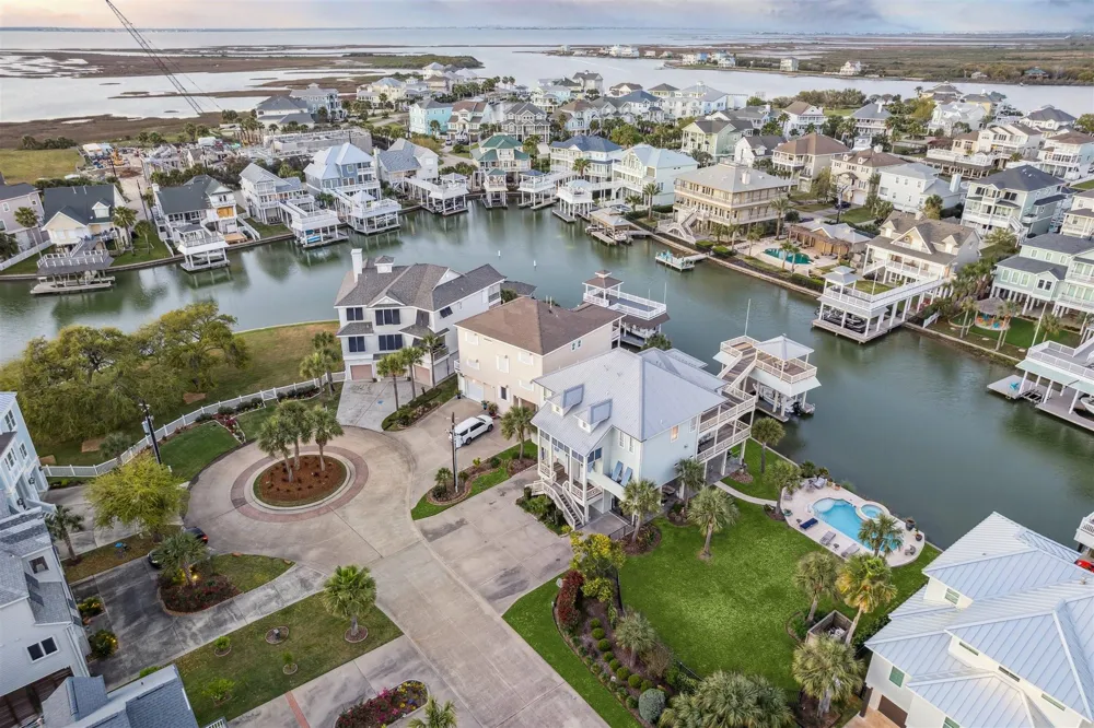 3315 Windlass Court Galveston, TX 77554