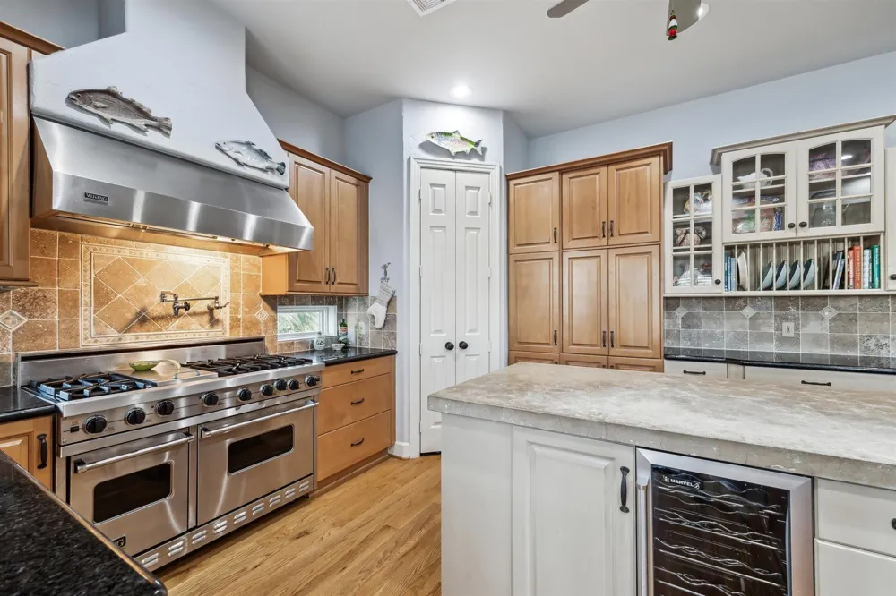 3315 Windlass Court Galveston, TX 77554