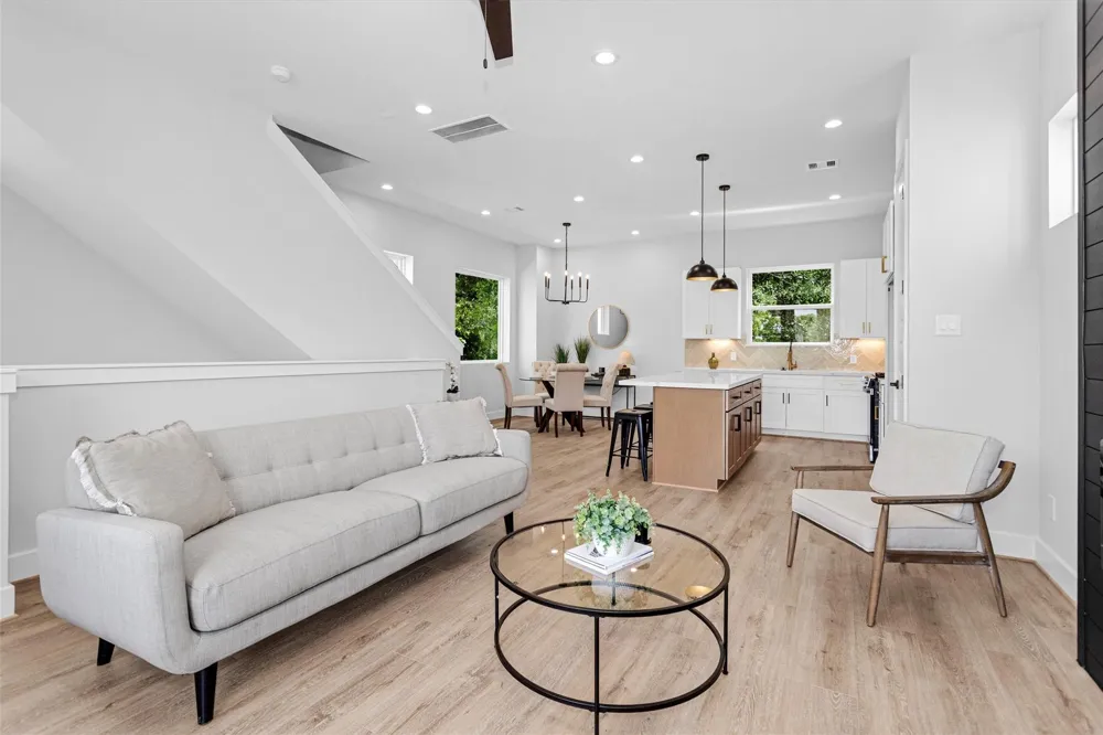 806 Schweikhardt St Houston, TX 77020
