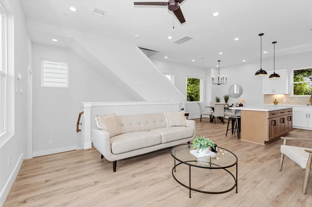 806 Schweikhardt St Houston, TX 77020