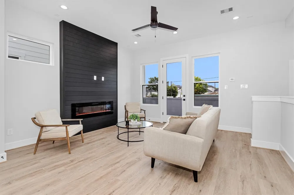 806 Schweikhardt St Houston, TX 77020