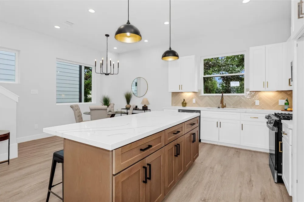 806 Schweikhardt St Houston, TX 77020