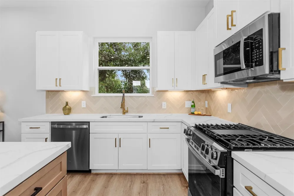 806 Schweikhardt St Houston, TX 77020