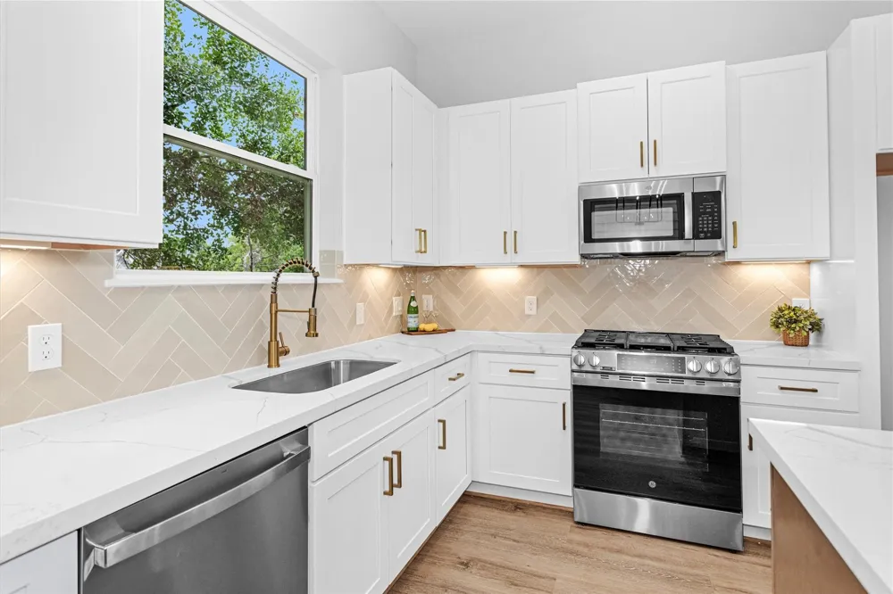 806 Schweikhardt St Houston, TX 77020