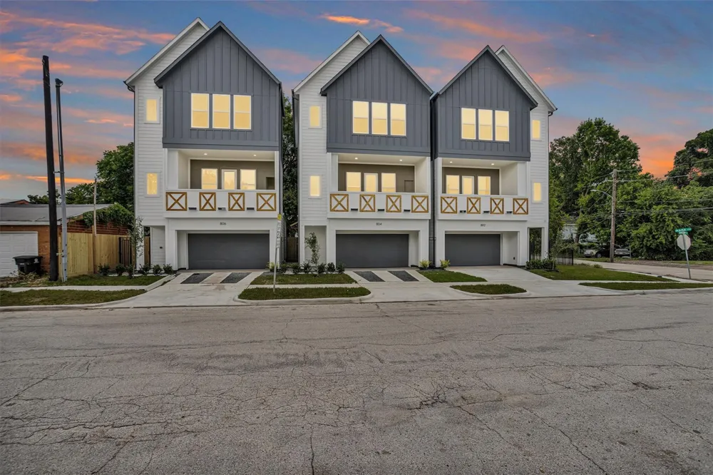 806 Schweikhardt St Houston, TX 77020