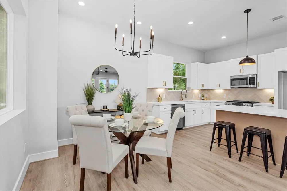 806 Schweikhardt St Houston, TX 77020