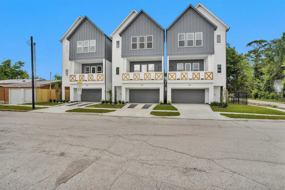 806 Schweikhardt St Houston, TX 77020