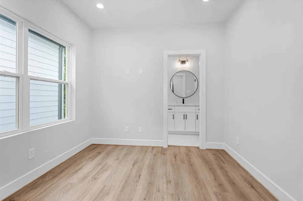 806 Schweikhardt St Houston, TX 77020