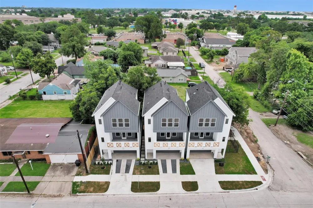 806 Schweikhardt St Houston, TX 77020