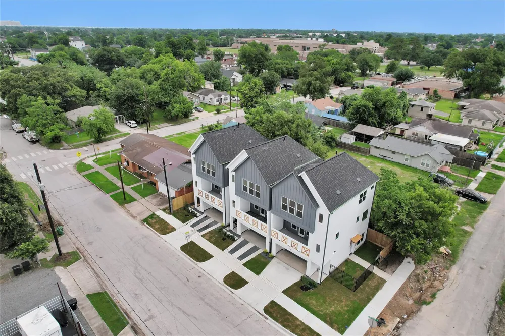 806 Schweikhardt St Houston, TX 77020