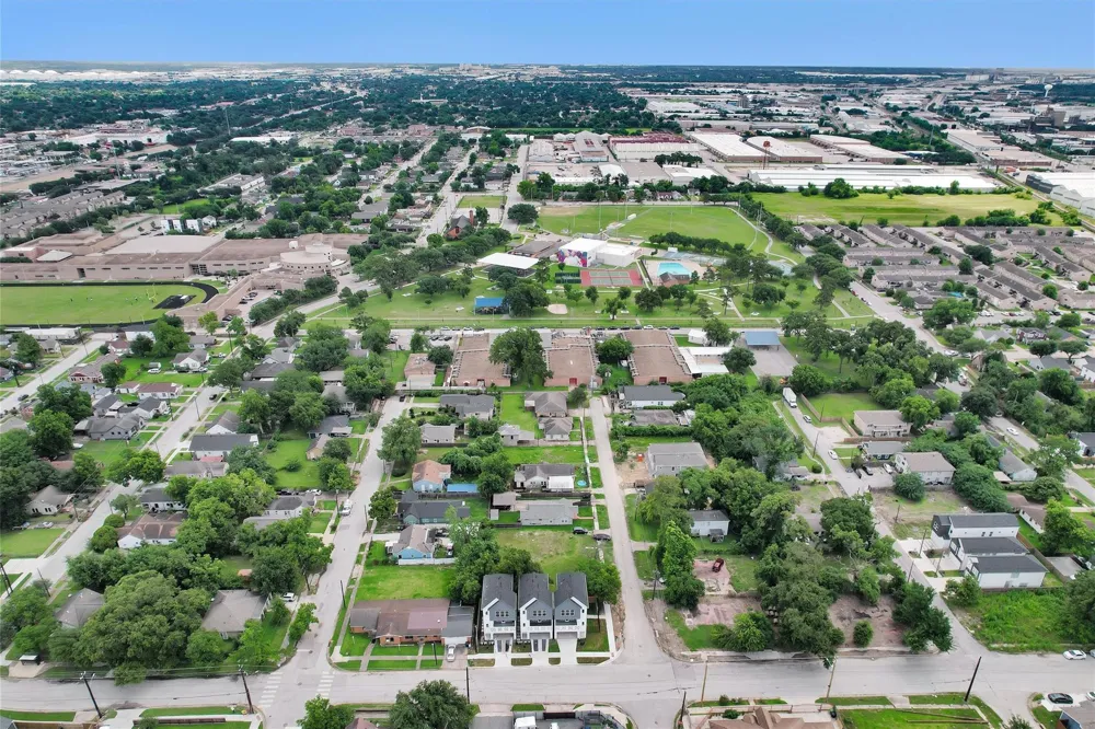 806 Schweikhardt St Houston, TX 77020